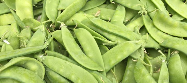 Snow Peas and Vinaigrette Dressing